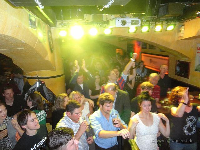 2013 Bayern Triple im Kilians 08.jpg - Tobende Massen, genial!